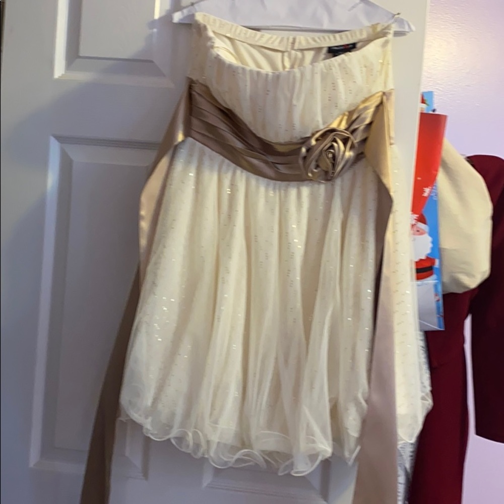 Strapless flowery dress